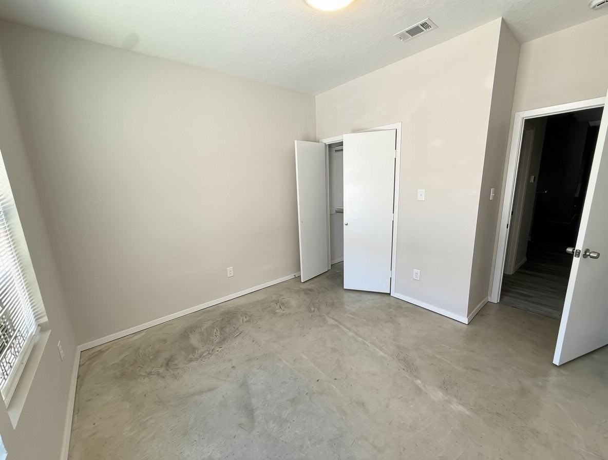 221 San Angelo Ave - Photo 7 of 11