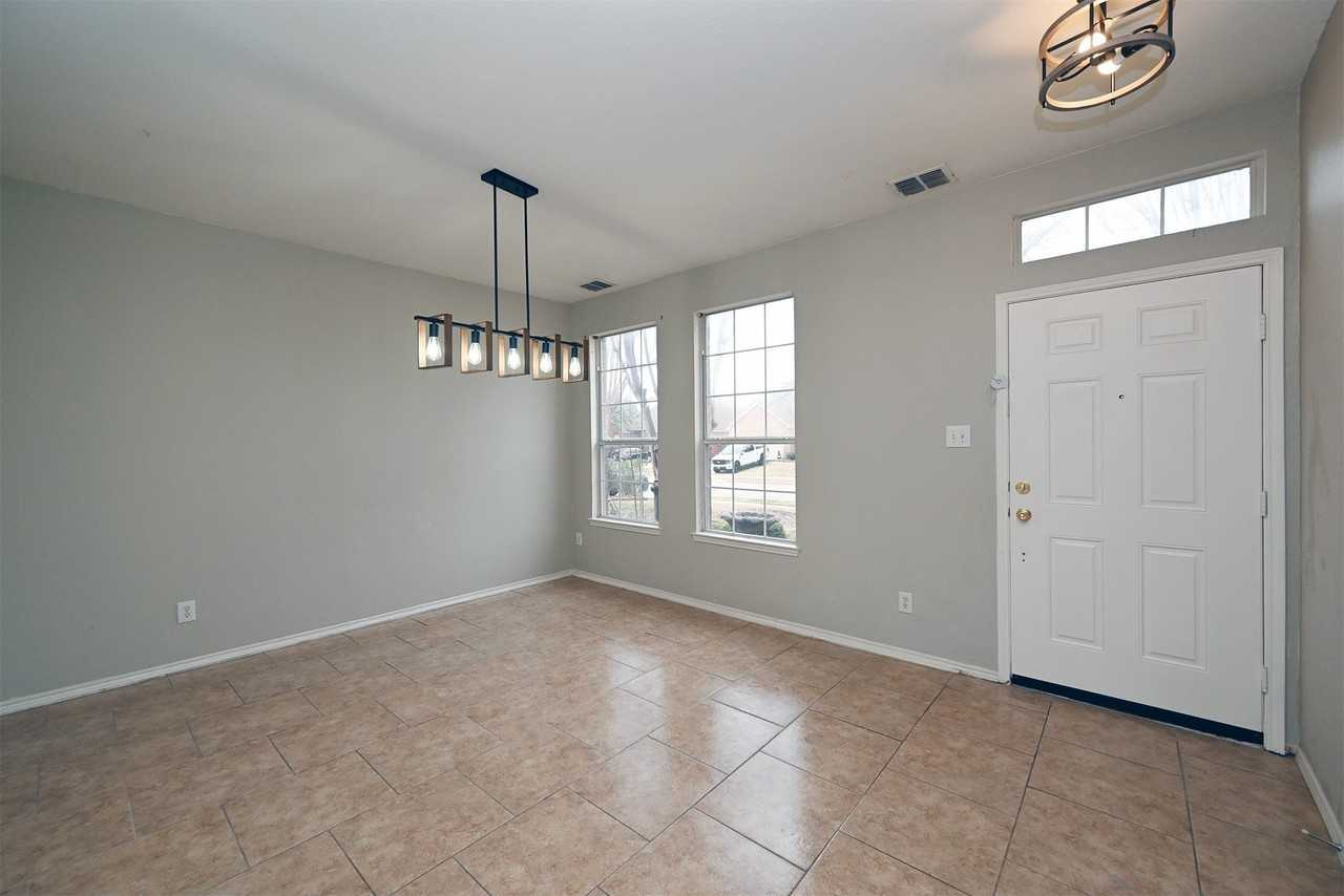 10706 Gleneagles Ln - Photo 2 of 24