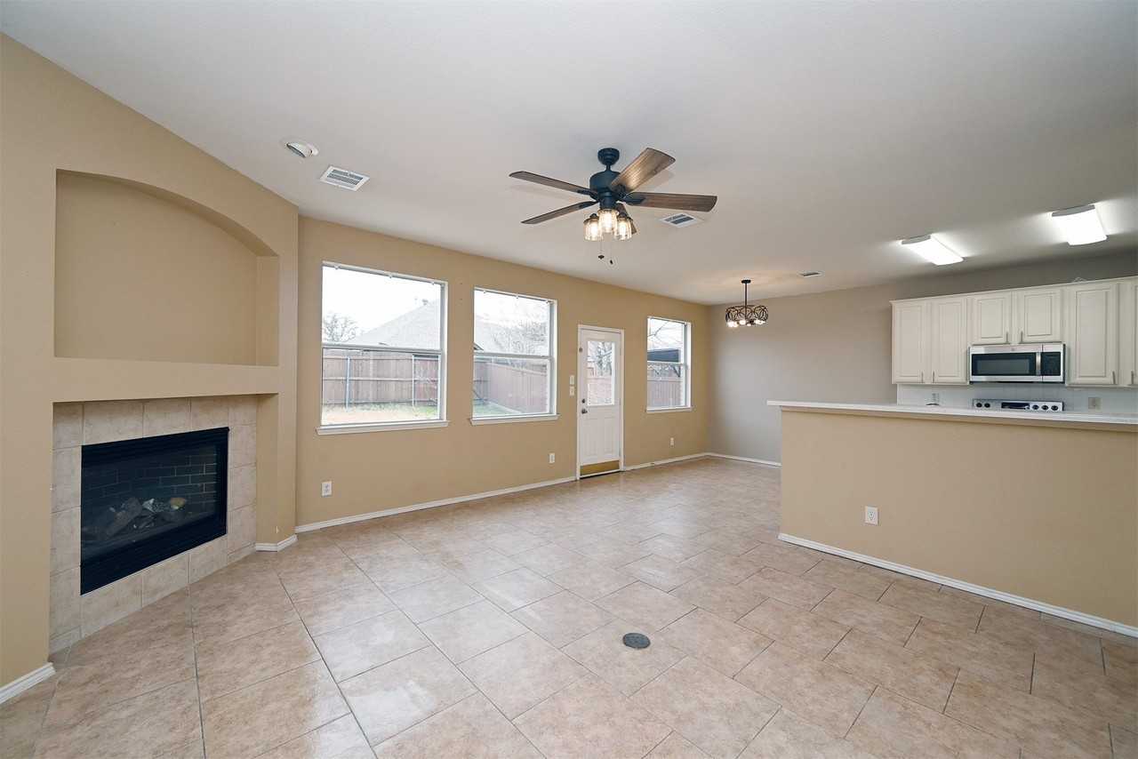 10706 Gleneagles Ln - Photo 3 of 24