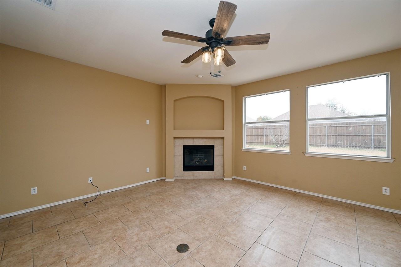 10706 Gleneagles Ln - Photo 4 of 24