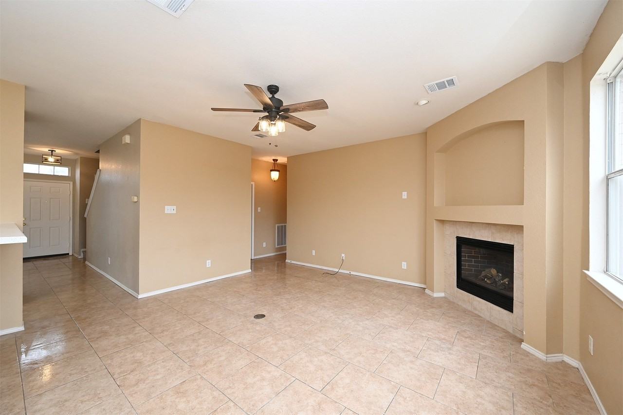 10706 Gleneagles Ln - Photo 5 of 24