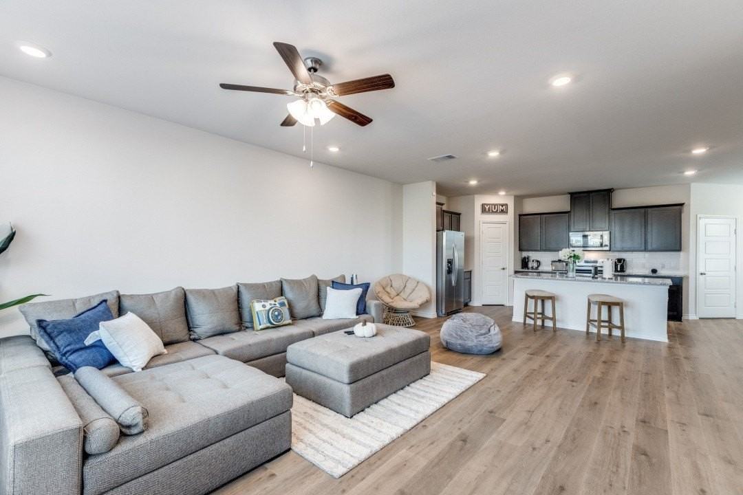 736 Lonerock Dr - Photo 5 of 25