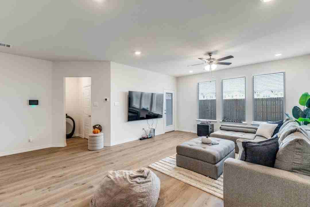 736 Lonerock Dr - Photo 6 of 25
