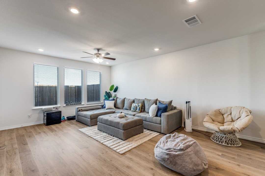 736 Lonerock Dr - Photo 7 of 25