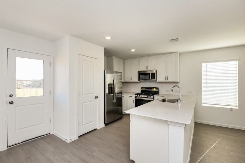 10120 Dalgreen Cir - Photo 2 of 9