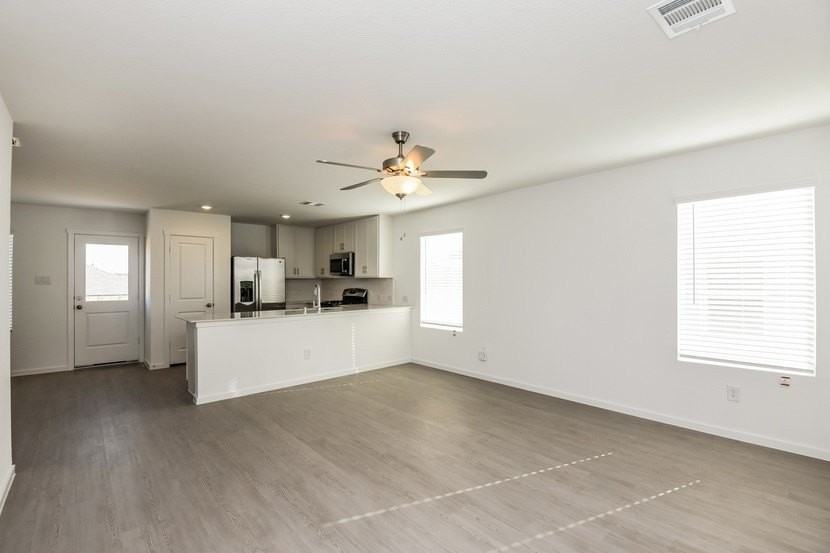 10120 Dalgreen Cir - Photo 4 of 9