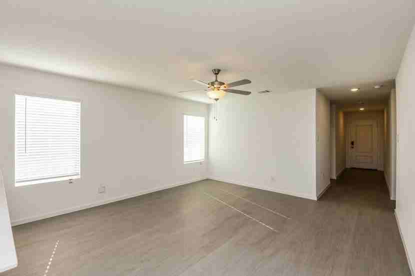 10120 Dalgreen Cir - Photo 5 of 9