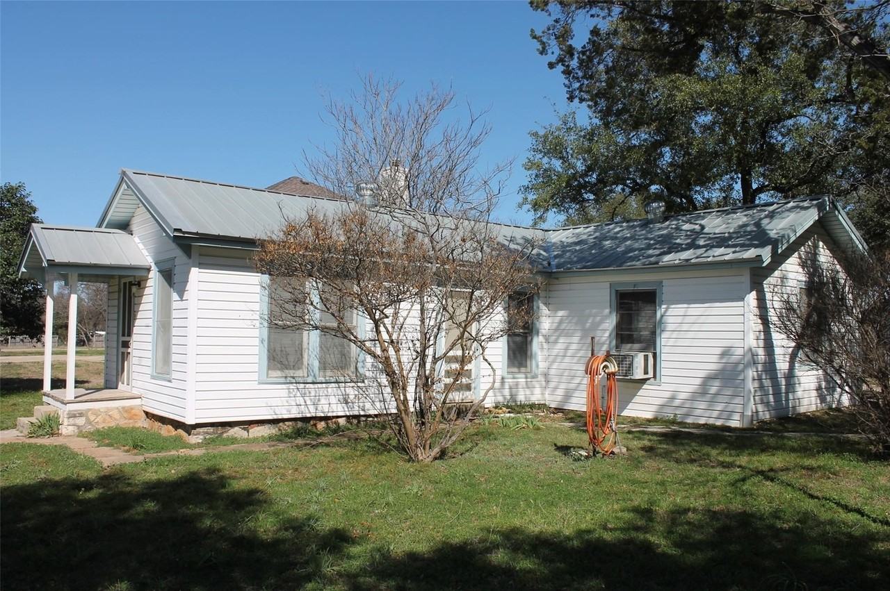 407 Paluxy St - Photo 2 of 14