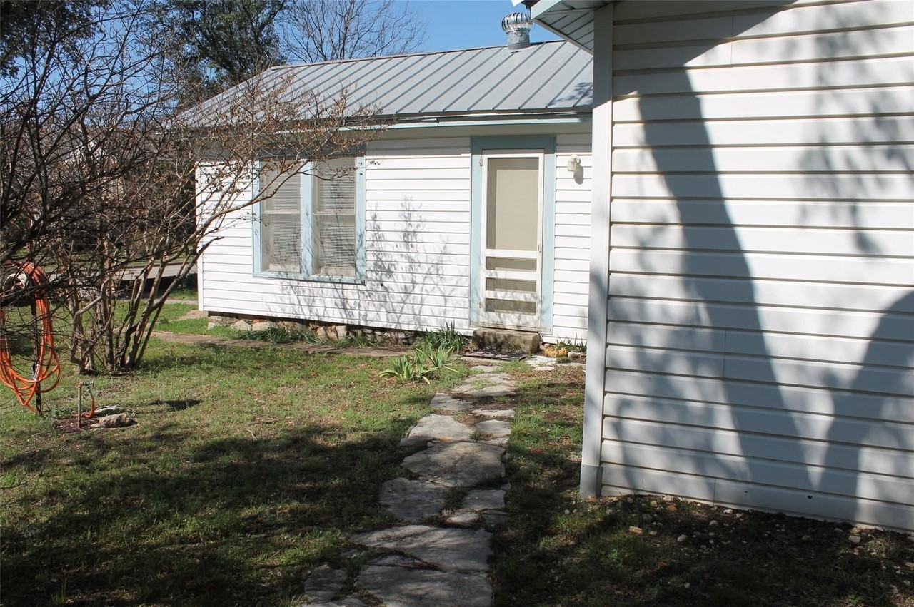 407 Paluxy St - Photo 3 of 14