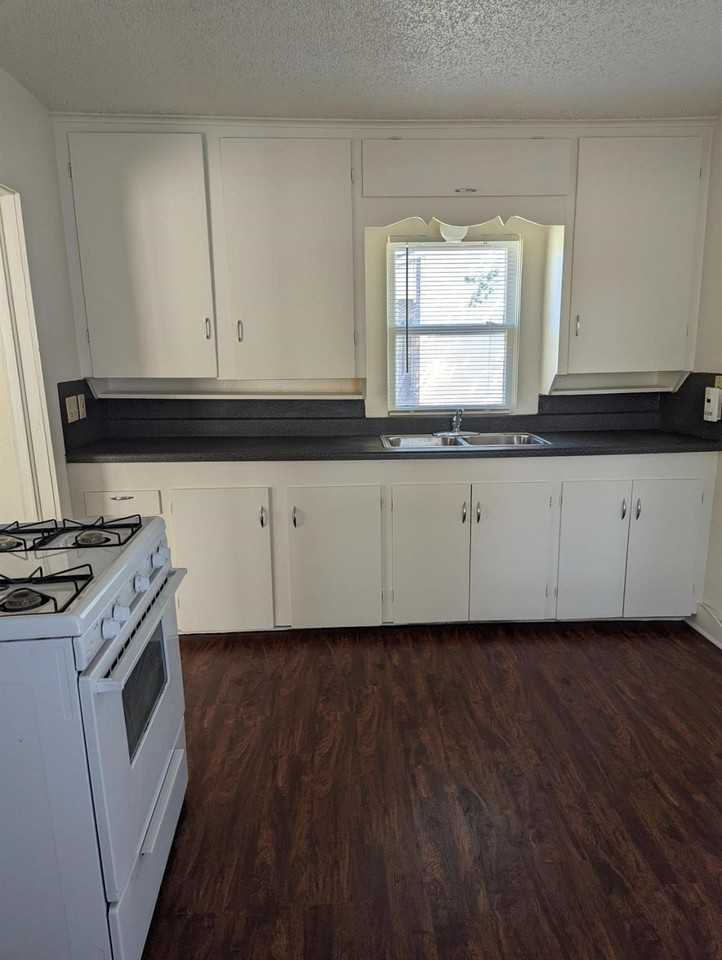 407 Paluxy St - Photo 6 of 14