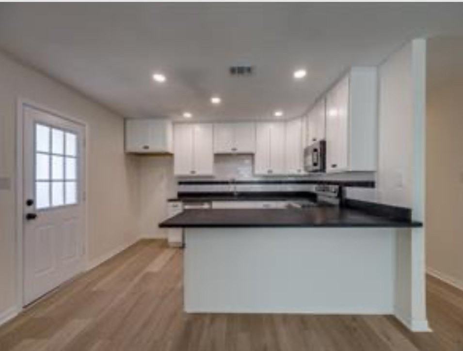 1721 W Walker St - Photo 3 of 12