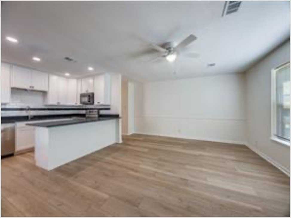 1721 W Walker St - Photo 4 of 12