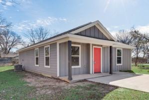 featured image of 105 S Commerce St