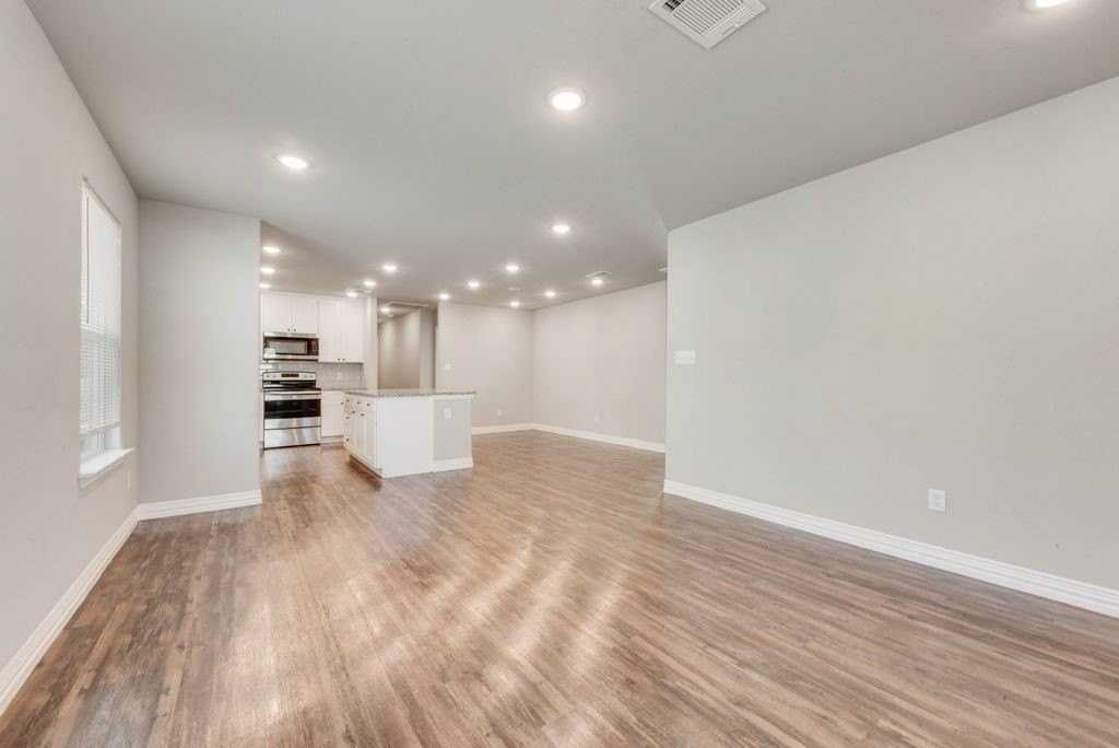 105 S Commerce St - Photo 5 of 18