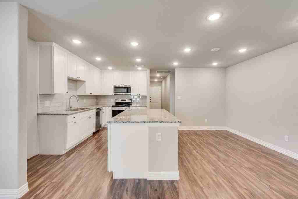 105 S Commerce St - Photo 6 of 18