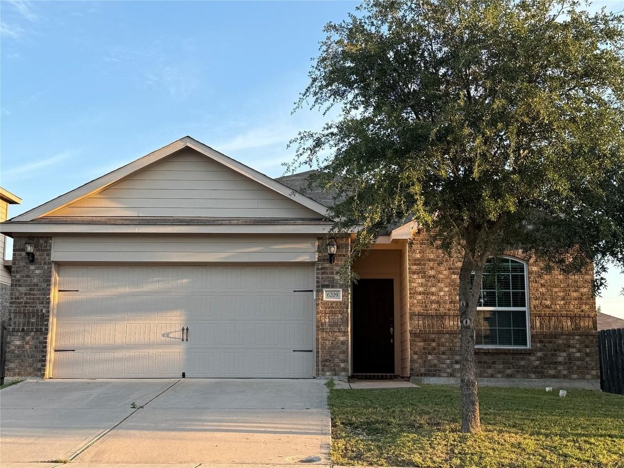 6209 Obsidian Creek Dr - Photo 2 of 20