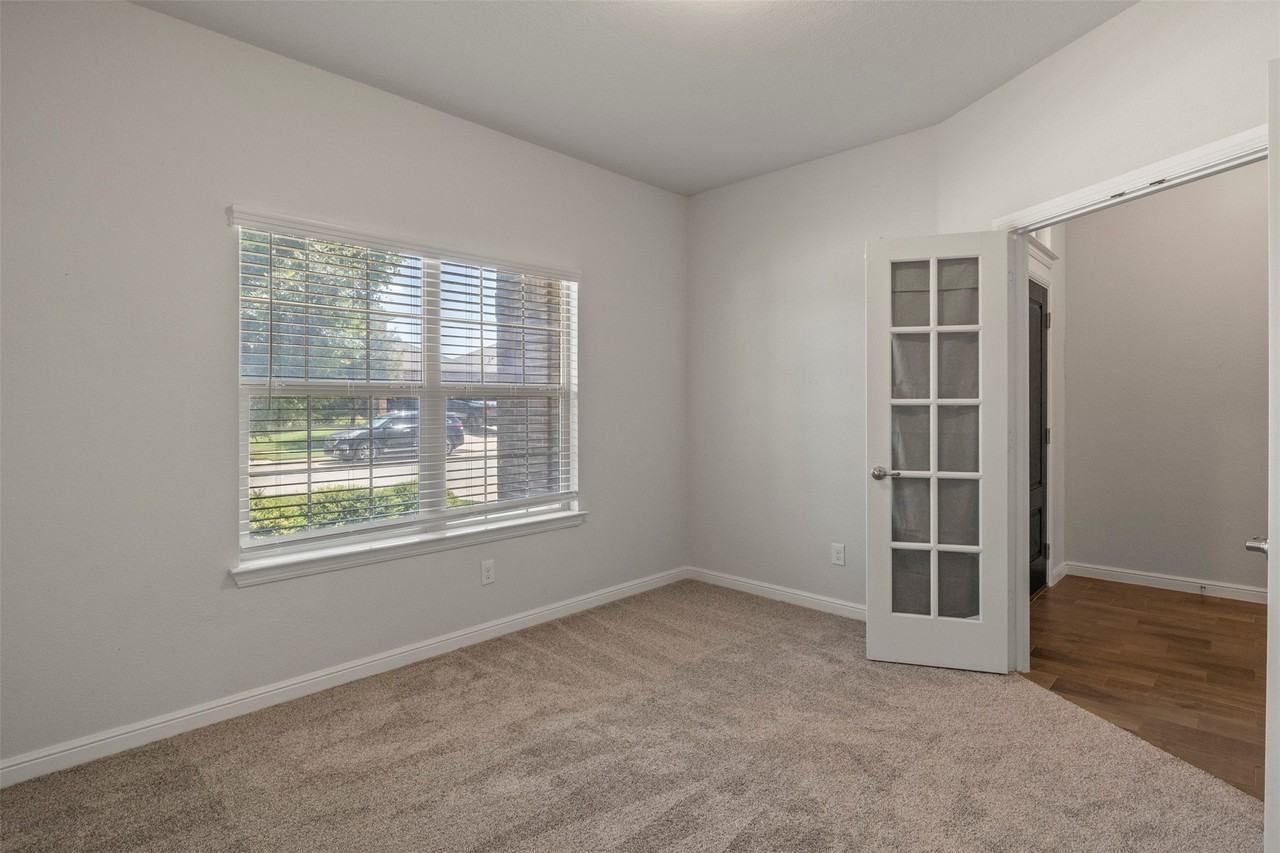 2429 Indian Head Dr - Photo 4 of 26