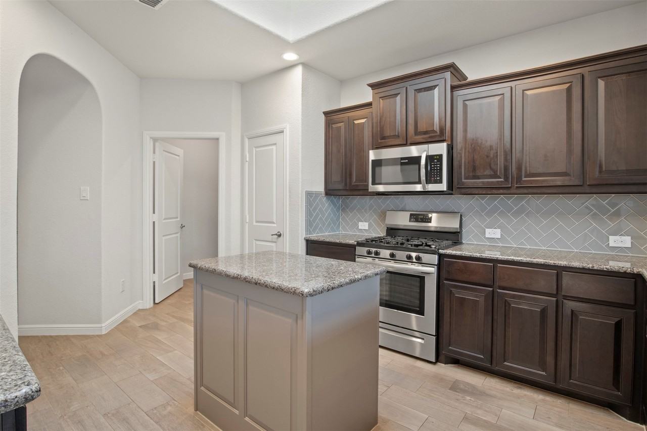2429 Indian Head Dr - Photo 5 of 26