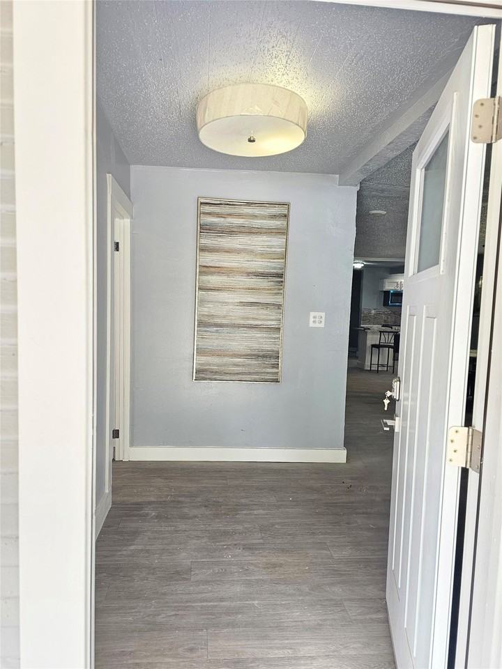 2251 Harding St - Photo 2 of 5