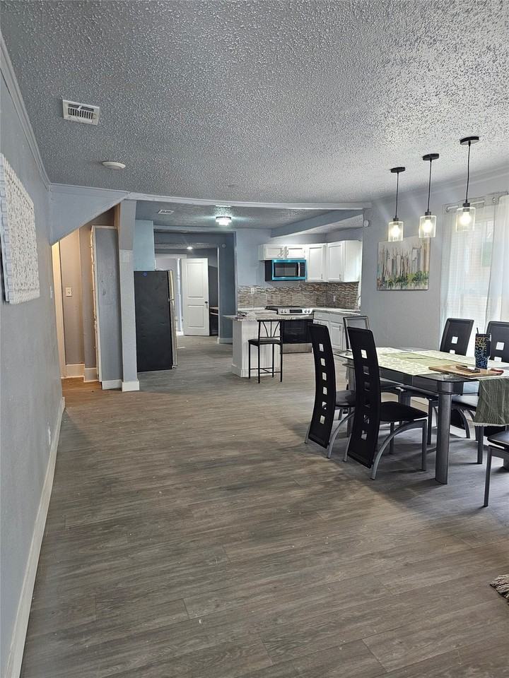 2251 Harding St - Photo 3 of 5