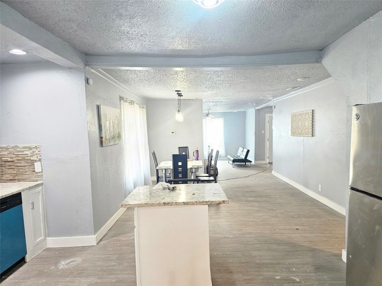 2251 Harding St - Photo 4 of 5