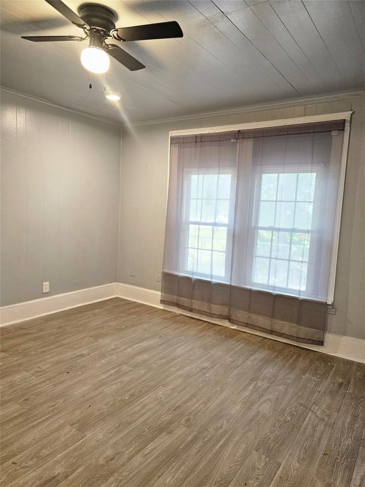 2251 Harding St - Photo 5 of 5
