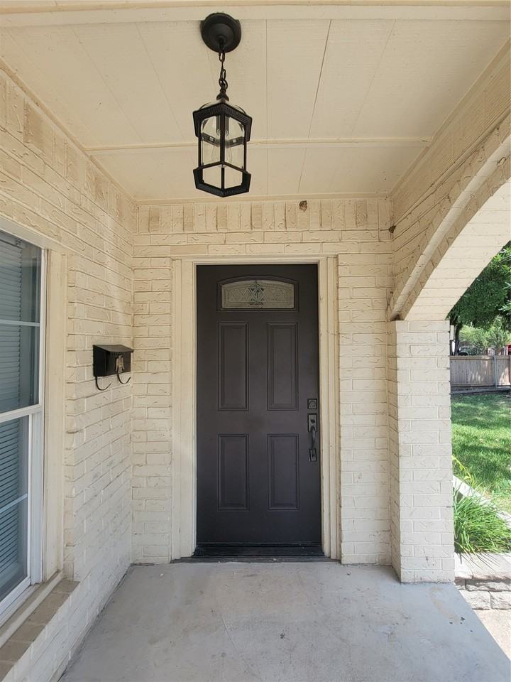 1225 Blalock Ave - Photo 4 of 24