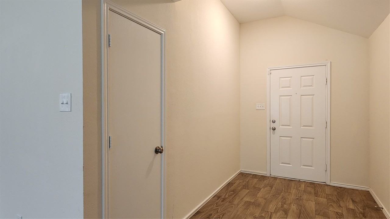 2304 Hayes St - Photo 3 of 21