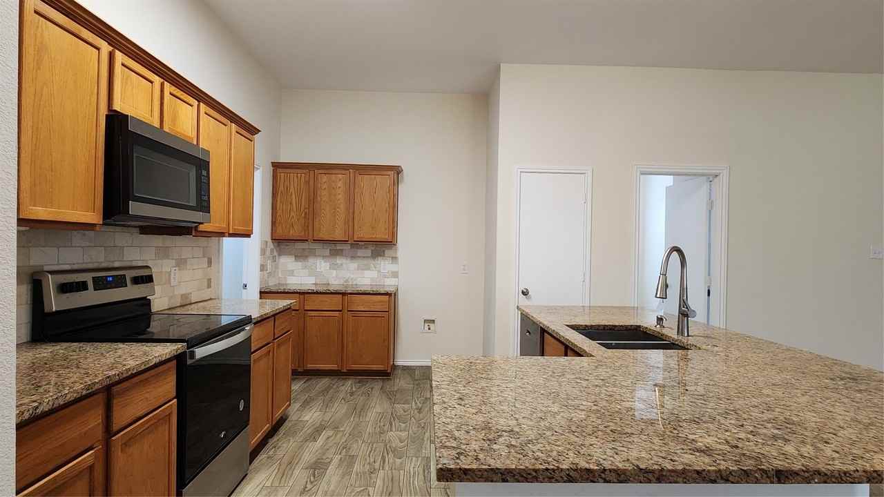 2304 Hayes St - Photo 7 of 21