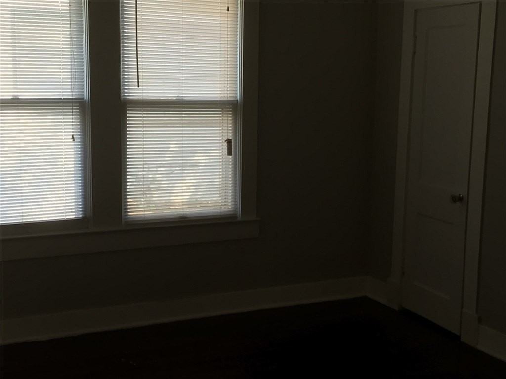 442 W Suffolk Ave - Photo 7 of 8