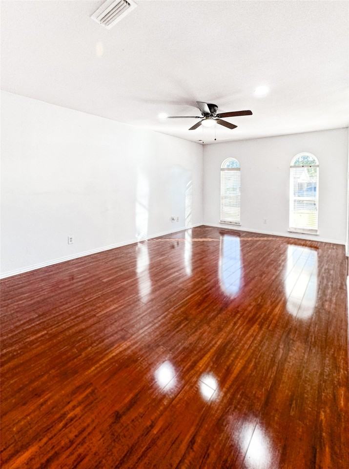 1425 Meridian Way - Photo 2 of 8