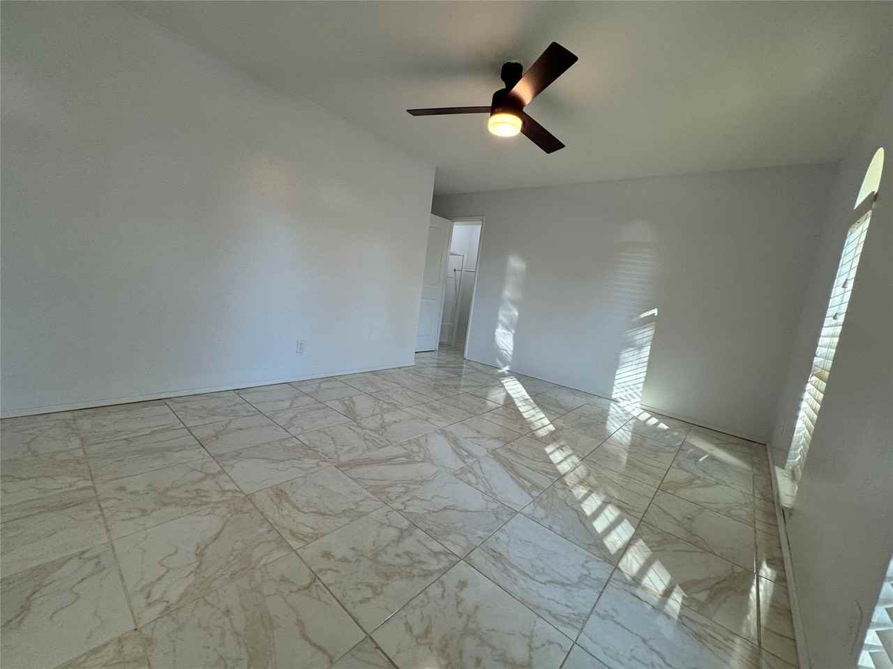 1425 Meridian Way - Photo 5 of 8