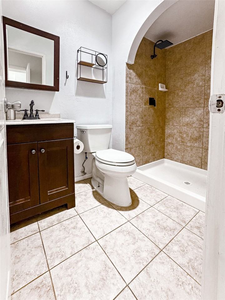 1425 Meridian Way - Photo 6 of 8