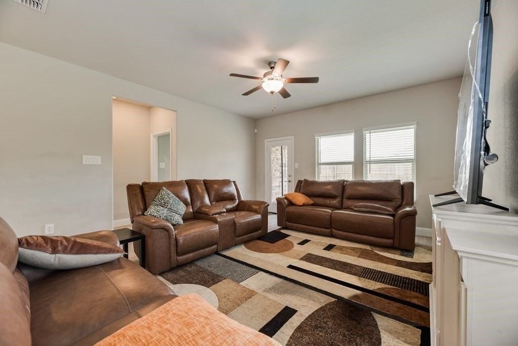 605 Willet Dr - Photo 4 of 36