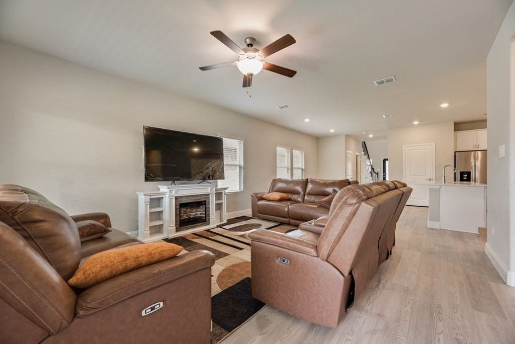 605 Willet Dr - Photo 6 of 36