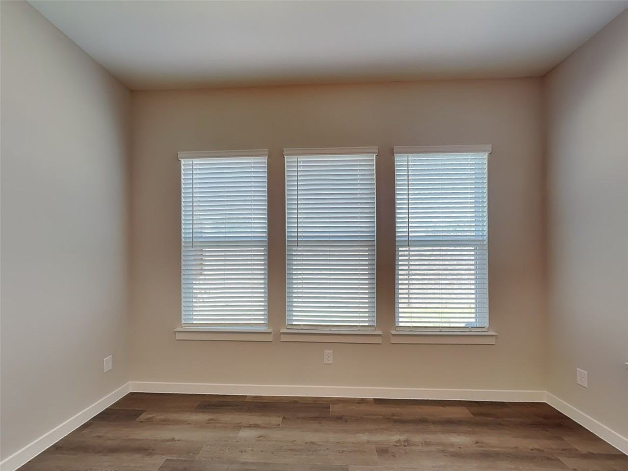 105 Rutland Ct - Photo 2 of 18