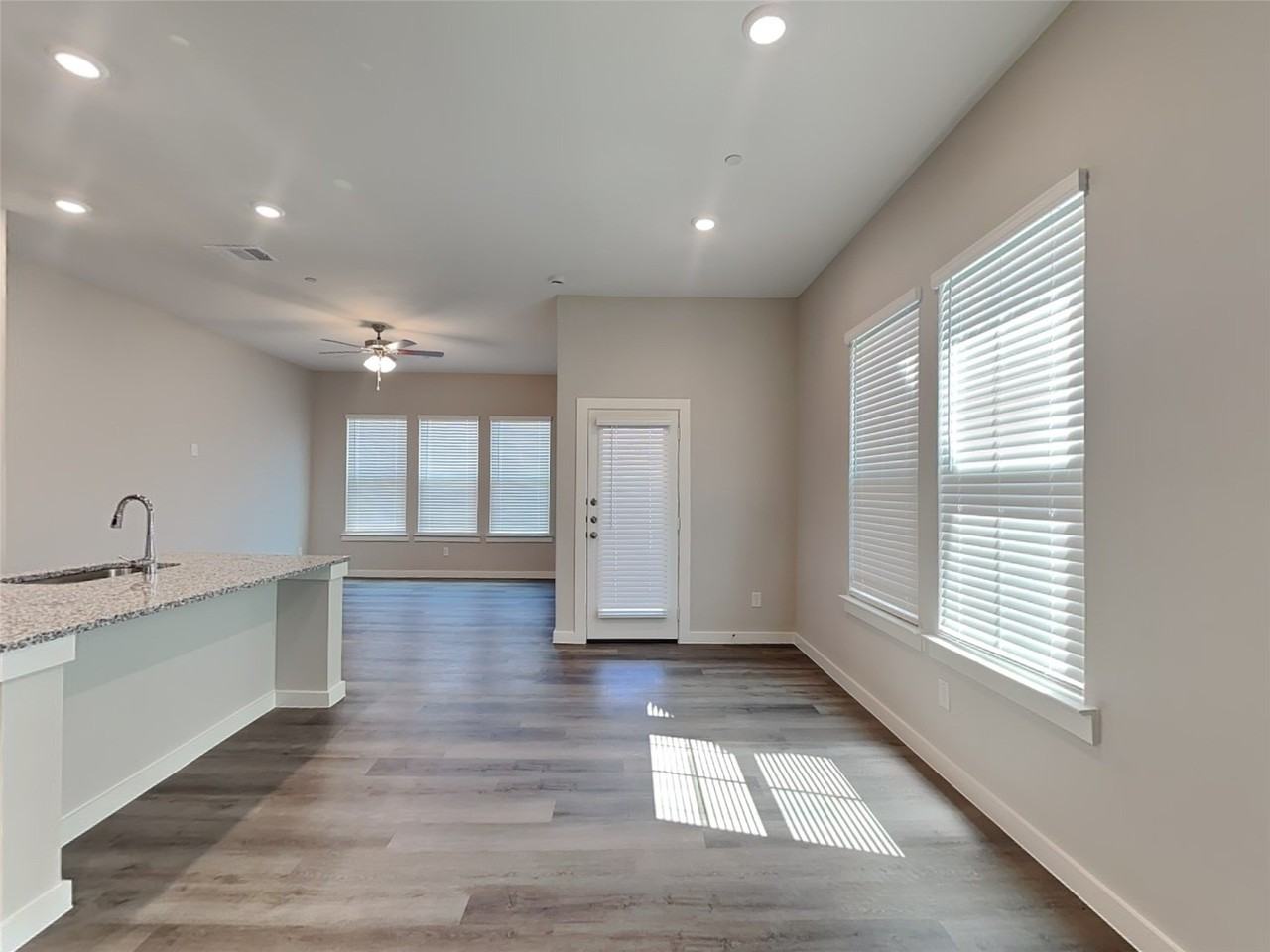 105 Rutland Ct - Photo 3 of 18