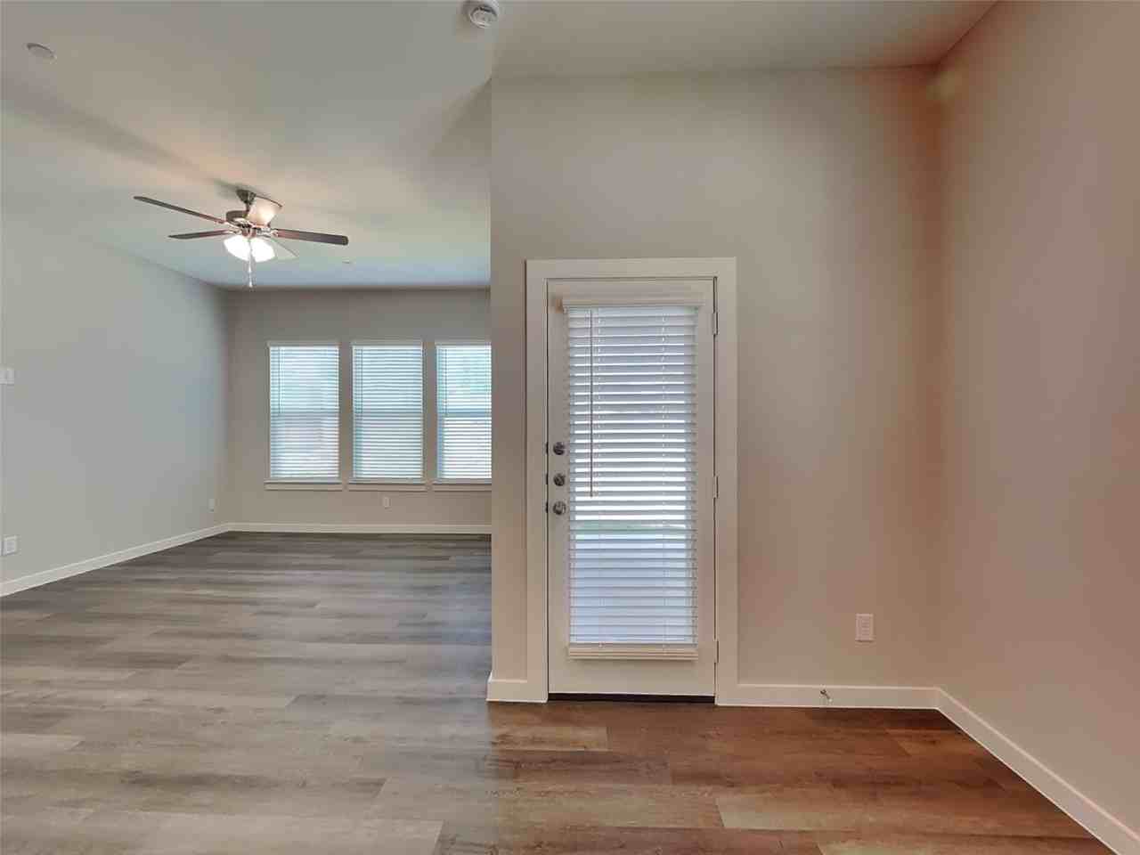 105 Rutland Ct - Photo 4 of 18