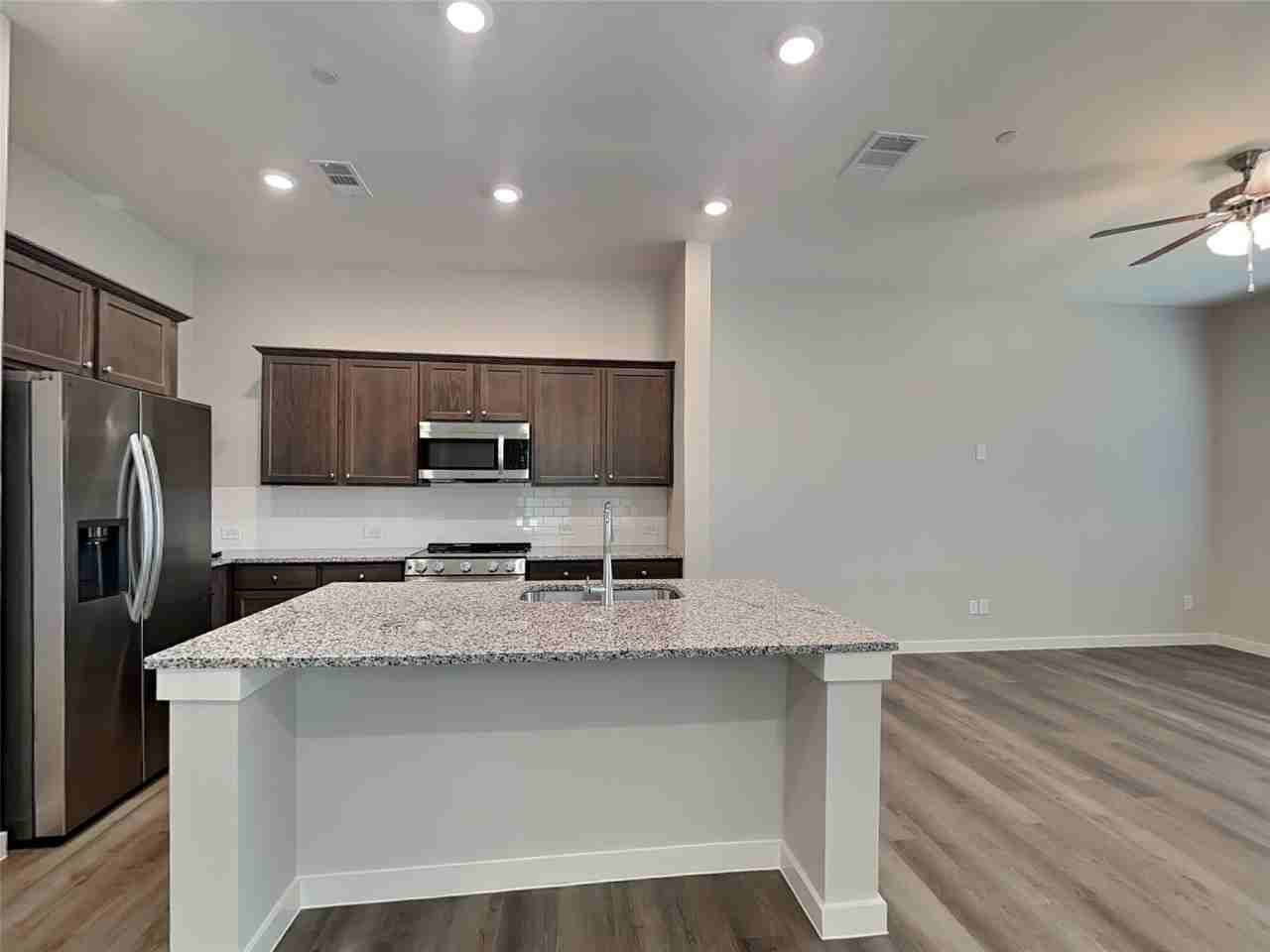 105 Rutland Ct - Photo 5 of 18