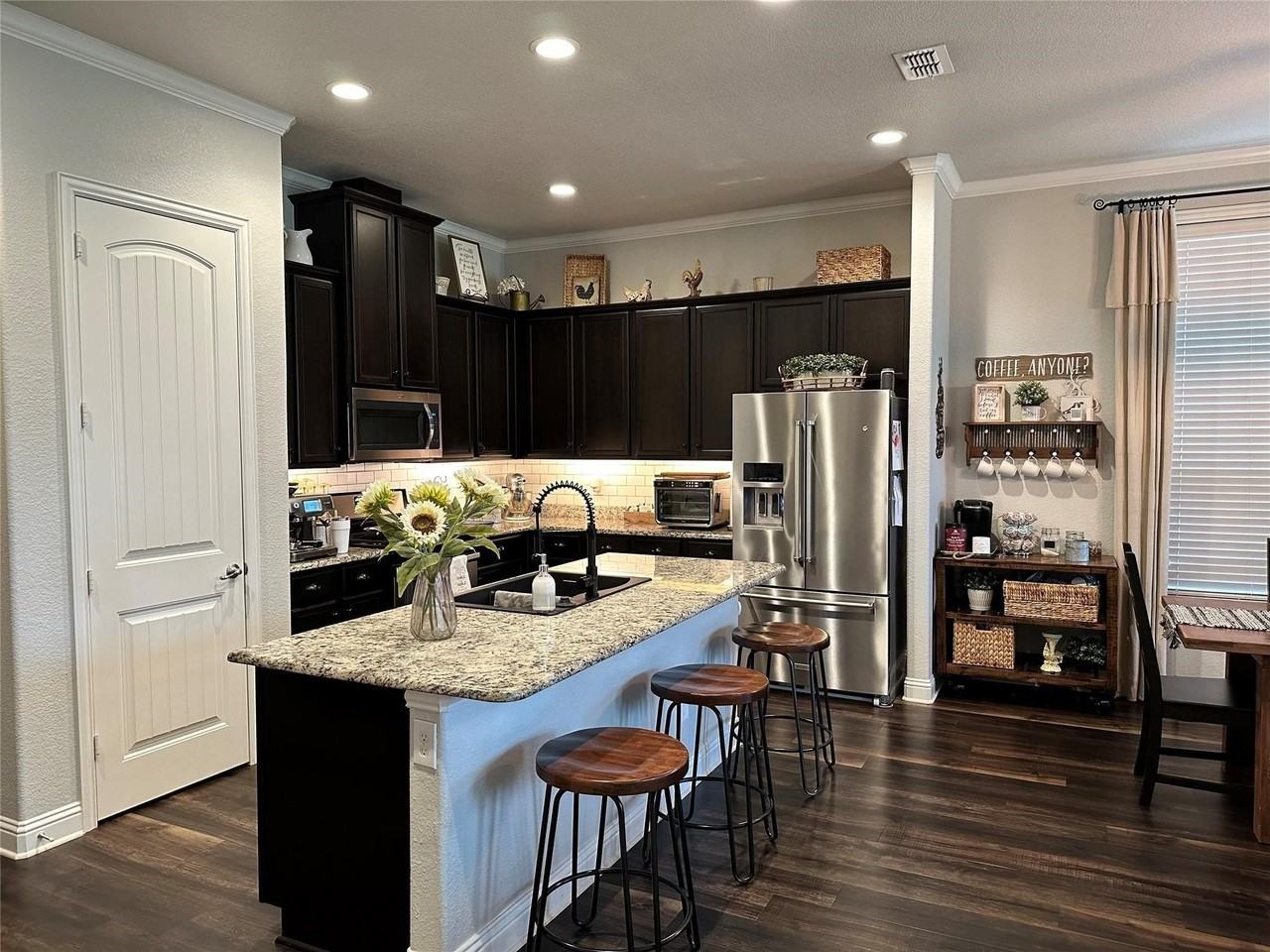 1609 Meadow Trail Ln - Photo 3 of 18