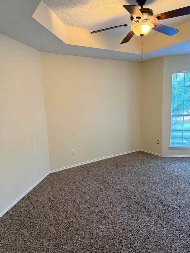 608 Herefordshire Ln - Photo 7 of 23