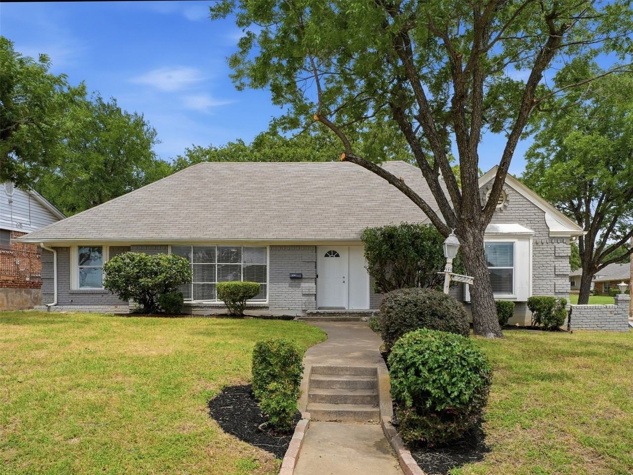 2121 Canton Dr