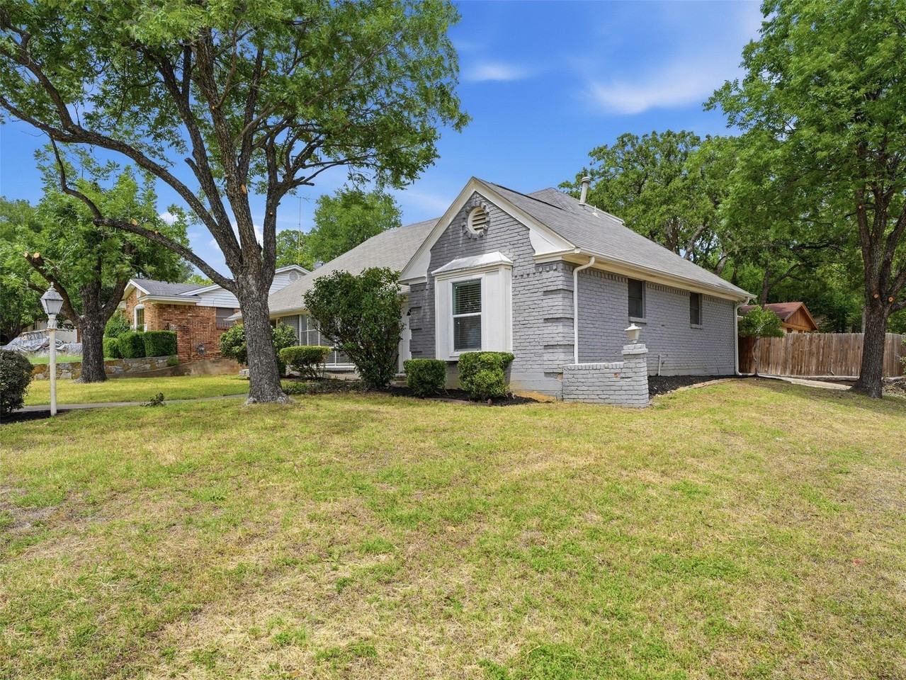 2121 Canton Dr - Photo 3 of 36