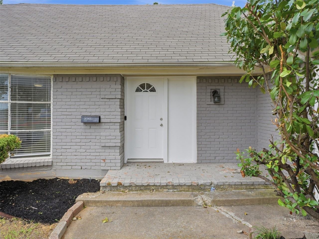 2121 Canton Dr - Photo 4 of 36