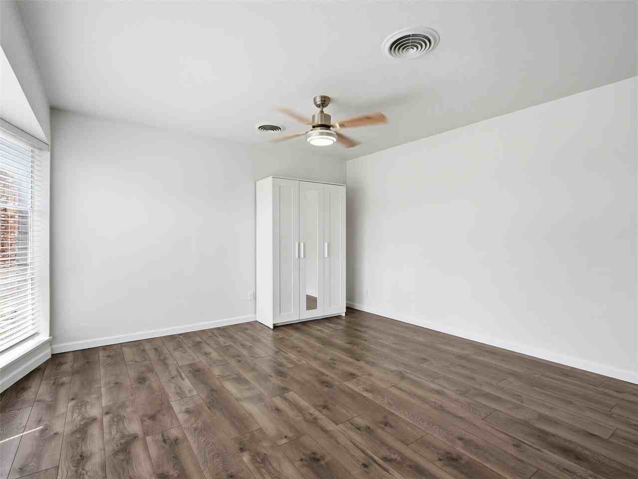 2121 Canton Dr - Photo 6 of 36