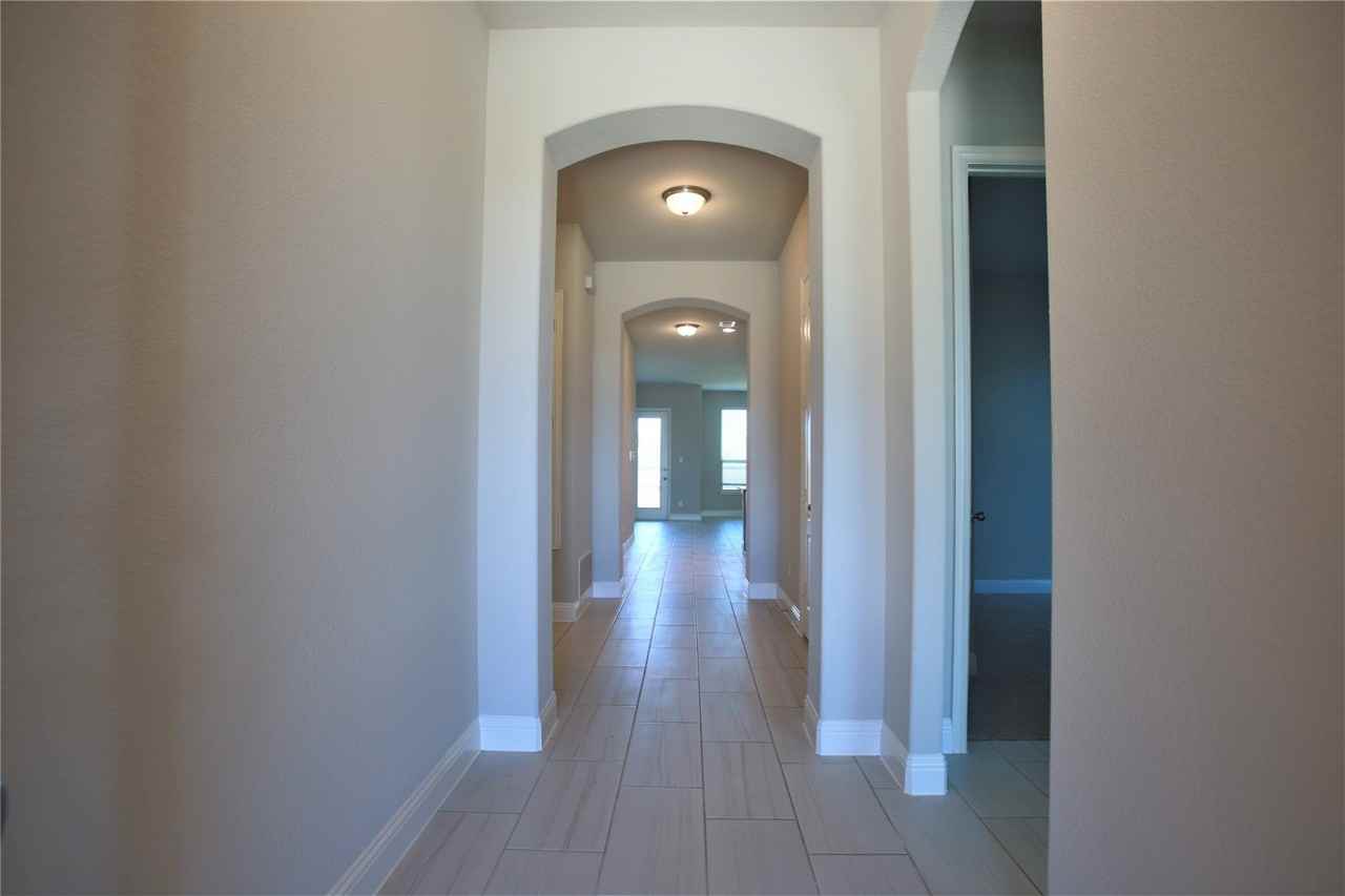 219 Lexington Ave - Photo 5 of 24