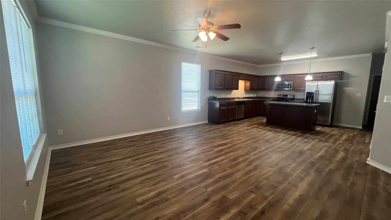 1101 Newcastle Dr - Photo 3 of 10