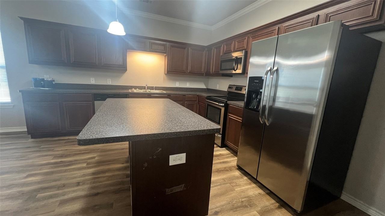 1101 Newcastle Dr - Photo 5 of 10