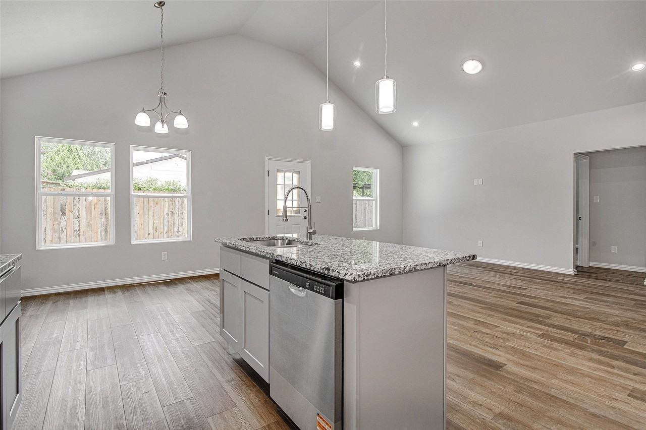 2511 Birdell St - Photo 6 of 21
