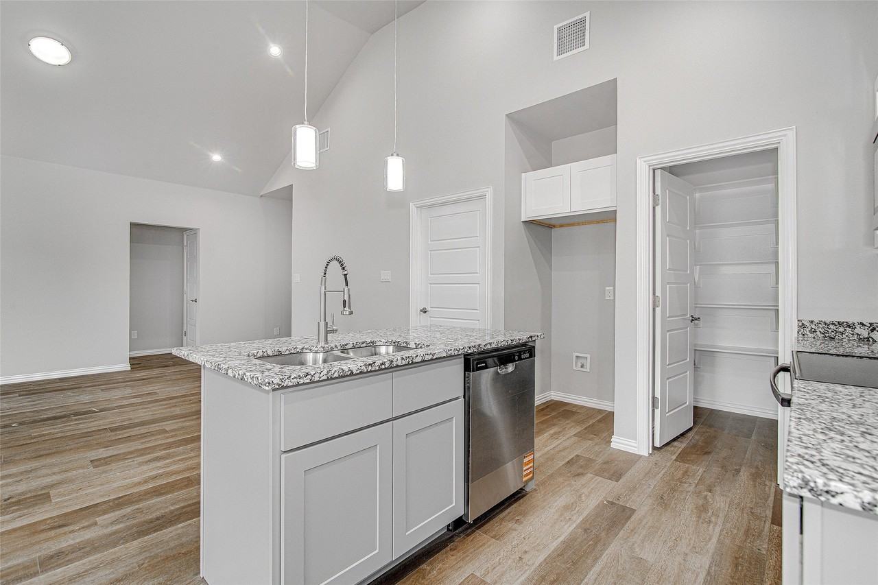2511 Birdell St - Photo 7 of 21